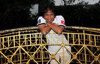 Rasa jenuh dan capek kan pasti ada dong. Ya saya menarik diri aja. Ngaso dulu istilahnya, ungkapnya.