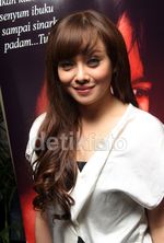 Senyum Manis Terry Putri