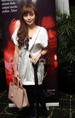 Senyum Manis Terry Putri