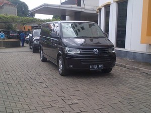 PKS Sengaja Pompa Lagi Ban Mobil yang Kempes untuk Mudahkan KPK