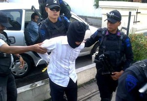 Abu Roban Gunakan Dana Hasil Rampokan untuk Biayai Janda Teroris