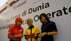 Transfer Uang via SMS dari The Big Three
