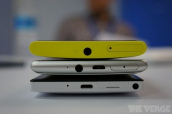     Jika Lumia 928 masih mengandalkan plastik polycarbonate, maka Nokia Lumia 925 hadir dalam balutan casing alumunium. (kredit foto: theverge)