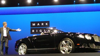    Mobil pintar BlackBerry. Ketika Anda melakukan video call kemudian mengetahui ada perubahan saat mobil bergerak, maka fitur ini akan berubah ke panggilan suara, jelas Mark Rigley, Manager Concept Development Group BlackBerry QNX.