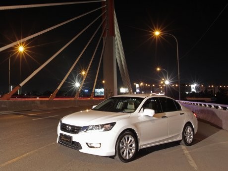 Menikmati Sensasi Honda Accord