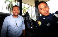 Pegawai pajak yang ditangkap dibawa ke kantor KPK, Jakarta, Rabu (15/5/2013). Lamhot Aritonang/detikFoto.