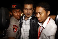 Khairil Anwar tiba di gedung KPK, Jl Rasuna Said, Jakarta, Rabu (15/5/2013) sekitar pukul 20.30 WIB. Lamhot Aritonang/detikFoto.