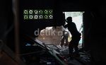 Puluhan Kios di Stasiun Tebet Dibongkar