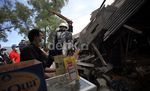 Puluhan Kios di Stasiun Tebet Dibongkar