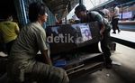 Korban Penggusuran Evakuasi Barang