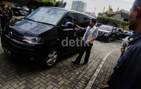 Kondisi ban mobil itu juga sudah tak kempes lagi. Jadi petugas KPK bisa segera langsung membawa.