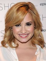 Rambut Pirang Demi Lovato