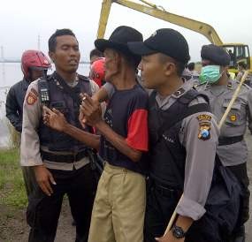 Halangi Perbaikan Tanggul, 4 Korban Lumpur Lapindo Diamankan Polisi