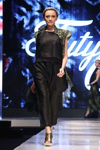 Jakarta, Indonesia - 13 Mei. Tuty Cholid. Jakarta Fashion & Food Festival 2013 at Grand Ballroom Harris Hotel. Kelapa Gading. 13 Mei 2013. Jakarta. [Foto: Mohammad Abduh/Wolipop]