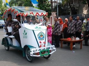 Becak Cinta Bertenaga Surya dari Lamongan