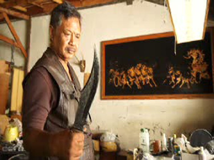 Teddy Kardin Empu Pisau dari Hegarmanah