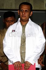 Bupati Mandailing Natal Ditahan KPK