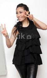 Ayu Dewi, Si Ibu Centil