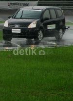 Merasakan Ketangguhan Ban Ecopia EP150 di Lintasan Basah