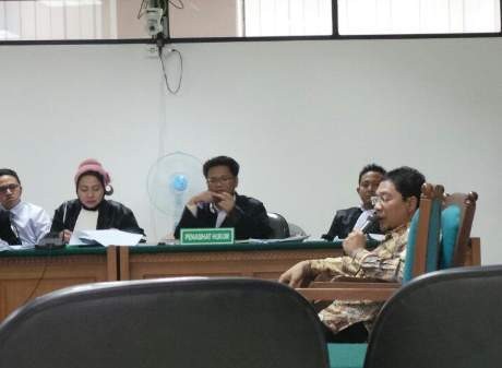 Beri Kesaksian Bertele-tele, Fathanah Ditegur Hakim