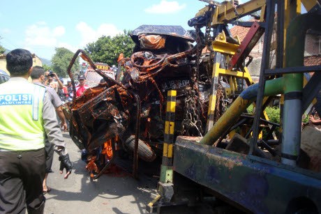 Pikap Tabrak Bus di Banyumas, 1 Orang Tewas dan Puluhan Terluka