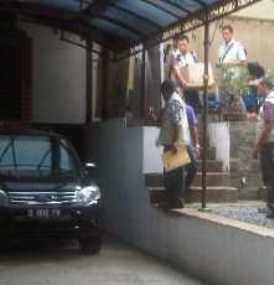 4 Jam Geledah Rumah Pribadi Dada Rosada, KPK Sita SIM Card