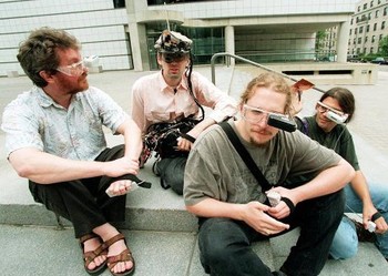     Ini juga bisa dibilang cikal bakal Google Glass. Dicetuskan oleh Thad Starner pada tahun 1993. Thad kemudian direkrut duo pendiri Google sebagai Technical Lead/Manager on Googles Project Glass. (kredit foto: mashable)