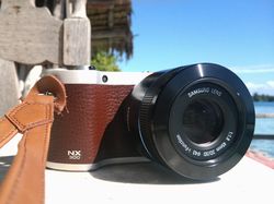 Desain Retro nan Stylish Samsung NX300