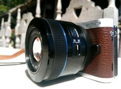 Desain Retro nan Stylish Samsung NX300