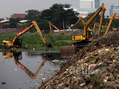 Normalisasi Waduk Pluit Terus Berjalan