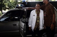 Fathanah tiba dengan menumpang mobil tahanan di Pengadilan Tipikor, Jalan HR Rasuna Said, Kuningan, Jakarta Selatan, Jumat (17/5/2013) pukul 09.15 WIB. Lamhot Aritonang/detikFoto.