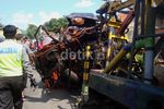 Bus vs Pikap di Banyumas, 1 Orang Tewas