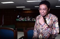 Fathanah meninggalkan ruang sidang usai menjadi saksi. Lamhot Aritonang/detikFoto.