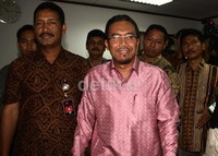 Suswono memasuki ruang sidang. Lamhot Aritonang/detikFoto.
