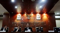 Ketua DKPP Jimly Assidique membacakan putusan sidang kode etik tersebut. Sidang ini dilatari oleh rekomendasi Bawaslu yang menyatakan PKPI lolos verifikasi faktual dan berhak ikut Pemilu 2014, tetapi ditampik KPU. Belakangan, PKPI lolos ikut Pemilu 2014 setelah menang di pengadilan PTTUN.
