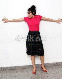 Gaya suka-suka Ayu Dewi. Gusmun/detikFoto.