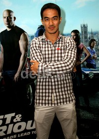 Joe tampil dengan kemeja kotak-kotak. Ichsan/detikHOT.