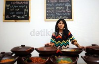 Nova memilih konsep dan pernak-pernik khas Bali yang sangat santai.