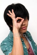 Gaya Bisma SMASH Berkacamata Hitam