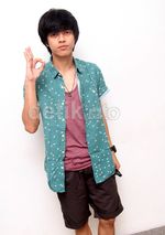 Gaya Bisma SMASH Berkacamata Hitam