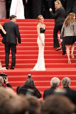 Keanggunan Emma Watson di Cannes Film Festival