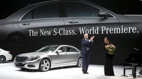 Penyanyi R&B Alicia Keys menyapa ratusan undangan yang menghadiri peluncuran mobil tersebut. (dok Mercy).