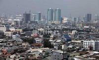 Kepadatan bangunan yang diambil dari atas Gedung Apartmen Laguna, Penjaringan, Jakarta Utara, Jumat (17/5) kemarin.