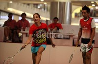 Marissa Nasution turut meramaikan kemeriahan Celebrity Smash, dengan bermain bulutangkis.