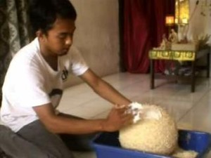 Di Tangan Pria Ini, Limbah Tebu Jadi Kerajinan Bernilai Tinggi