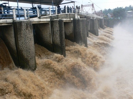 Katulampa Terus Meningkat, Warga Bantaran Ciliwung Diimbau Waspada
