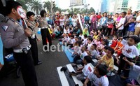 Menanamkan jiwa kedisiplinan sejak dini pada anak-anak, khususnya menciptakan kedisiplinan berlalu lintas sangatlah penting.