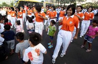  Puluhan anak juga menari bersama dengan para polisi wanita, usai mendapatkan edukasi berlalulintas.