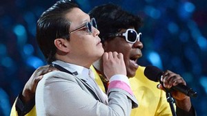 Psy Raih Penghargaan di Billboard Music Awards 2013