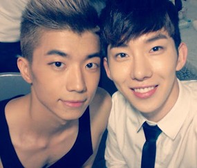 Album Solo Tak Sukses, Wooyoung & Jo Kwon Minum Bareng